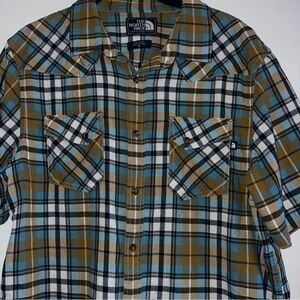 THE NORTH FACE PLAID SHORT-SLEEVE BUTTON-UP (Men’s M)